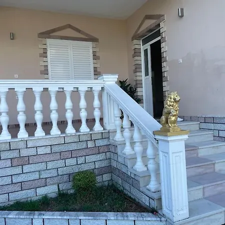 Villa Bufi Gjirokastër